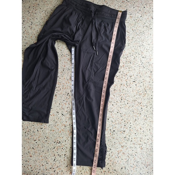116 Lululemon Dance Studio Mid Rise Cropped Pant - Picture 11 of 12